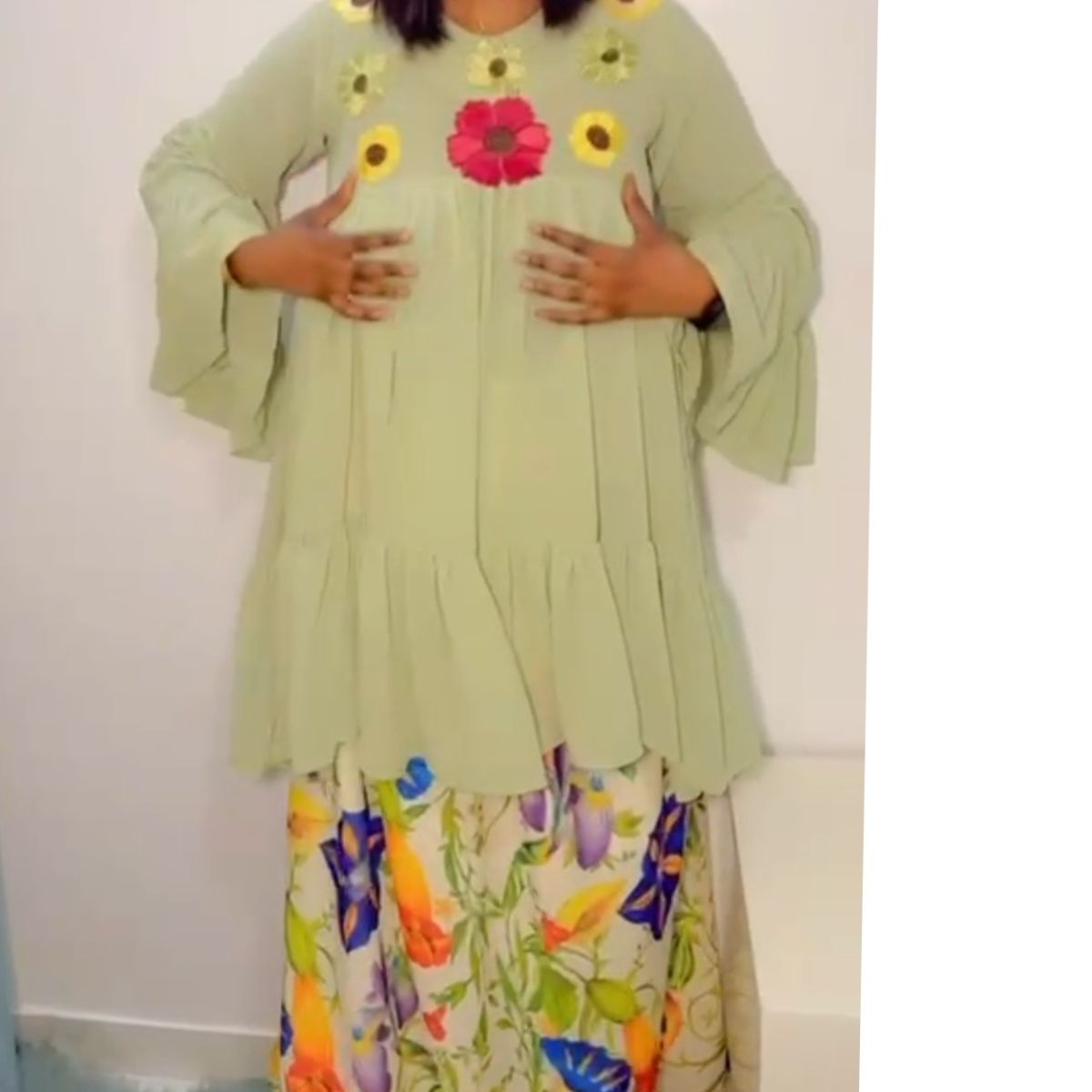 Ensemble femme haut et pagne vert chic et élégant