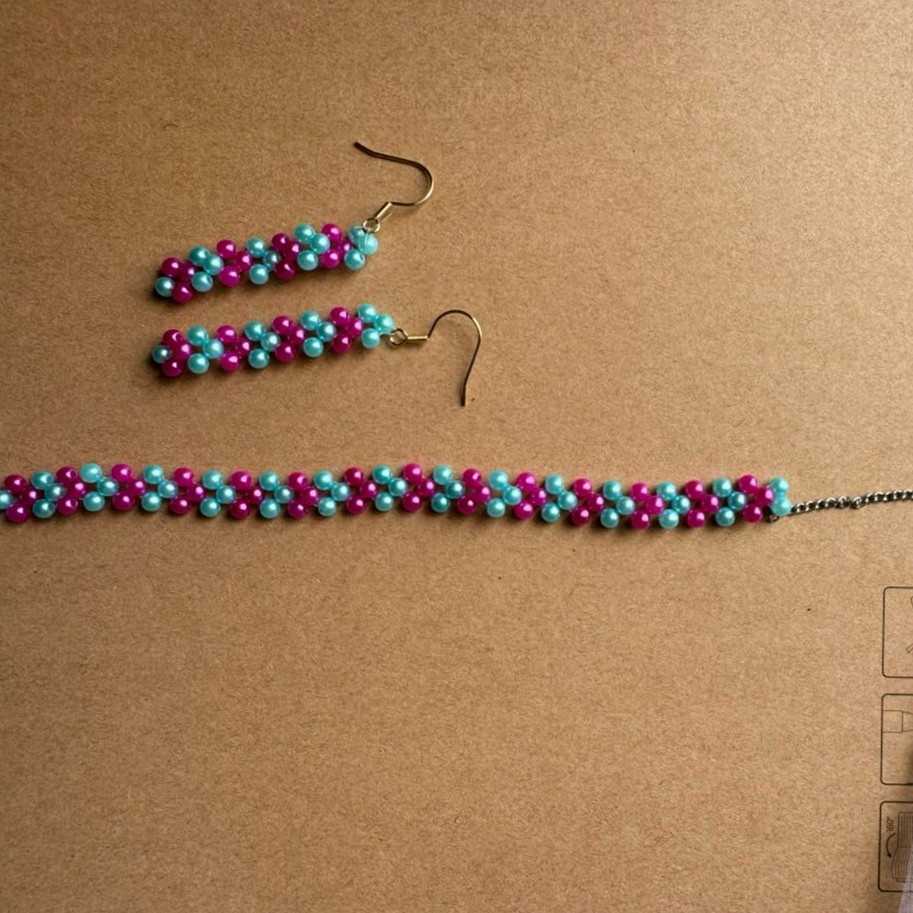 Collier et Parure Bohème en Perles Teintées - Élégance Artisanale