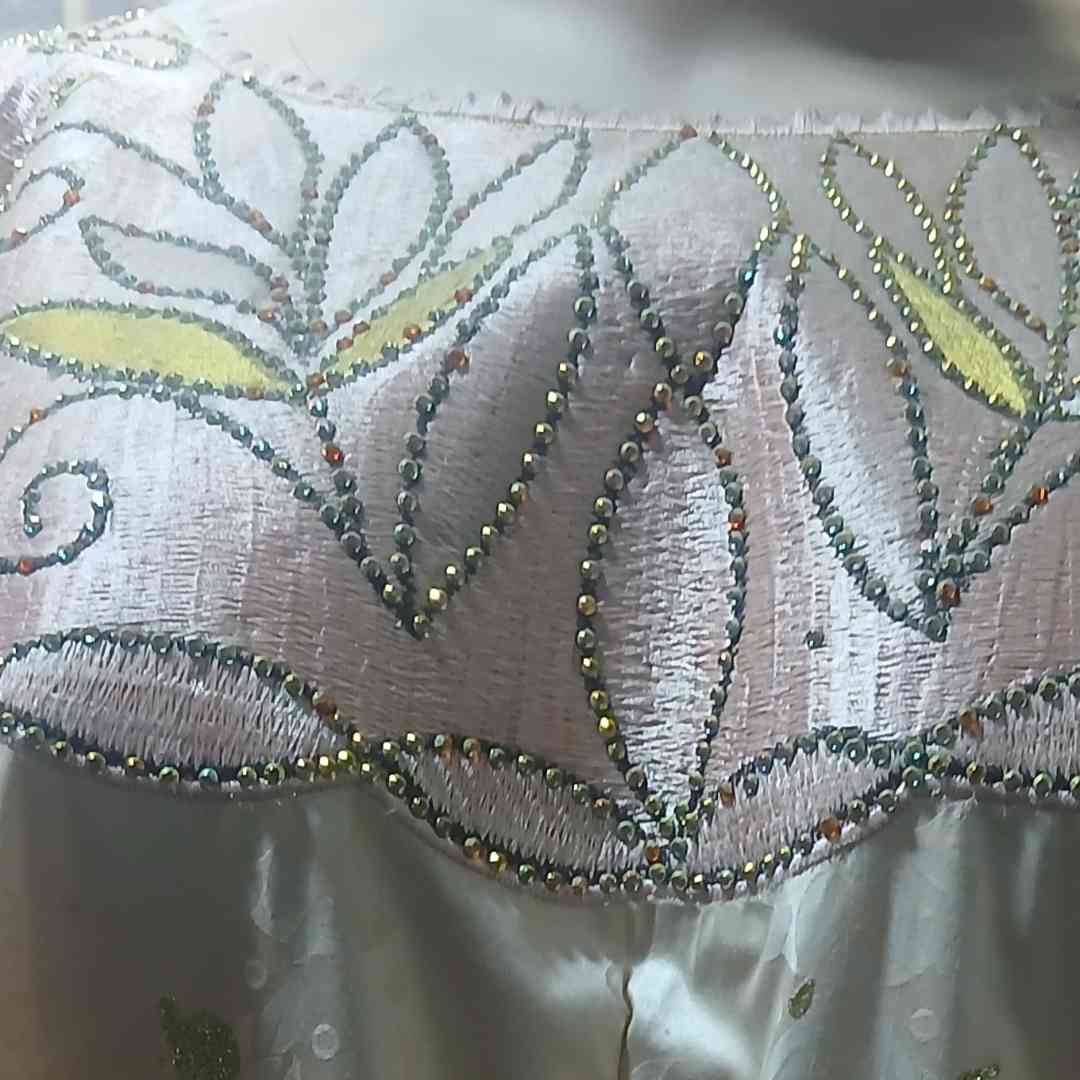 Boubou brodé femme Geztner saumon doré, robe africaine cérémonie chic
