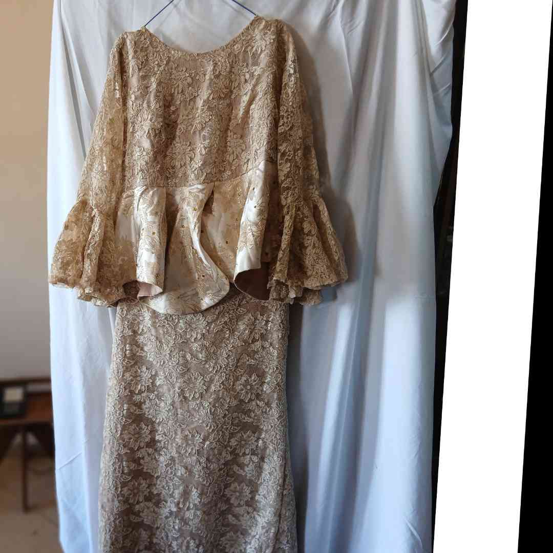 Ensemble jupe et haut dentelle beige chic