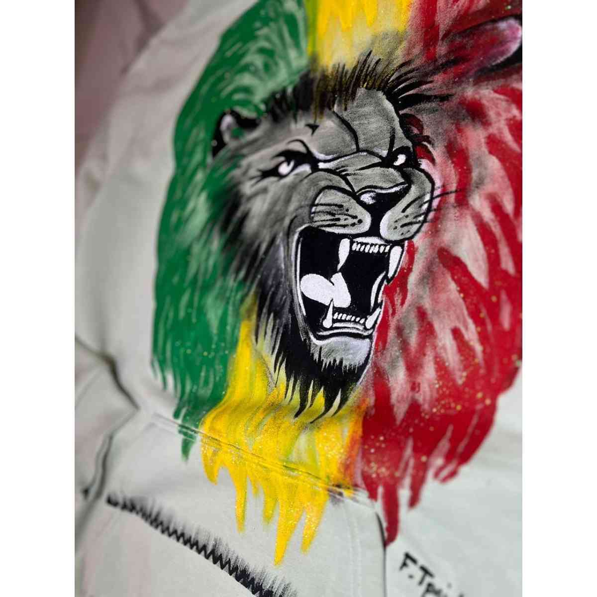 Sweatshirt lion peint à la main unisexe – Sweat Lion de la Teranga unique