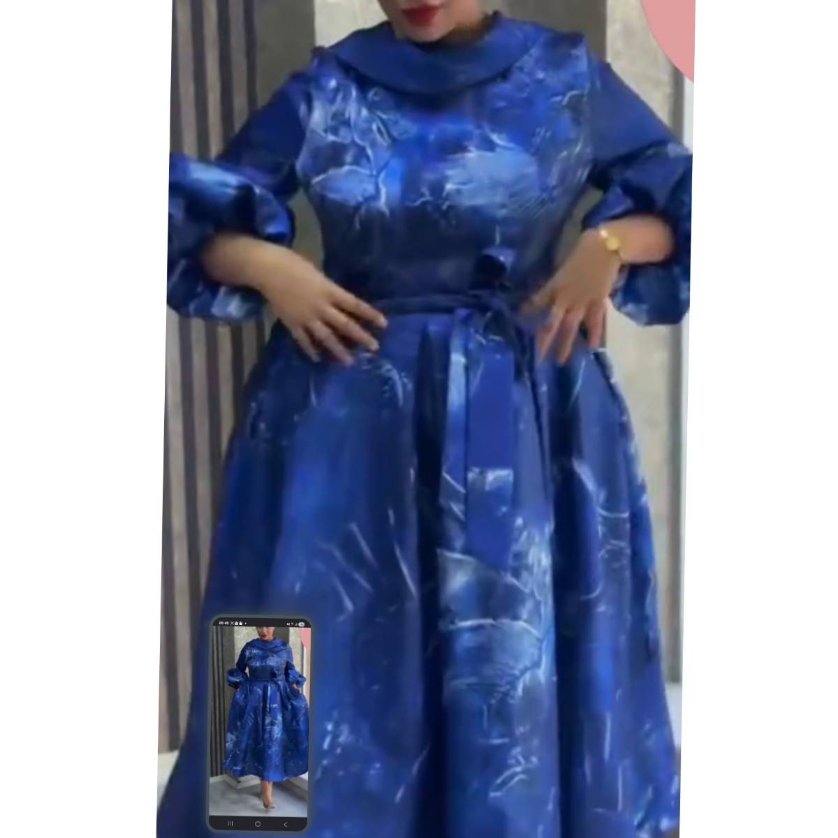 Robe en brocart bleue élégante
