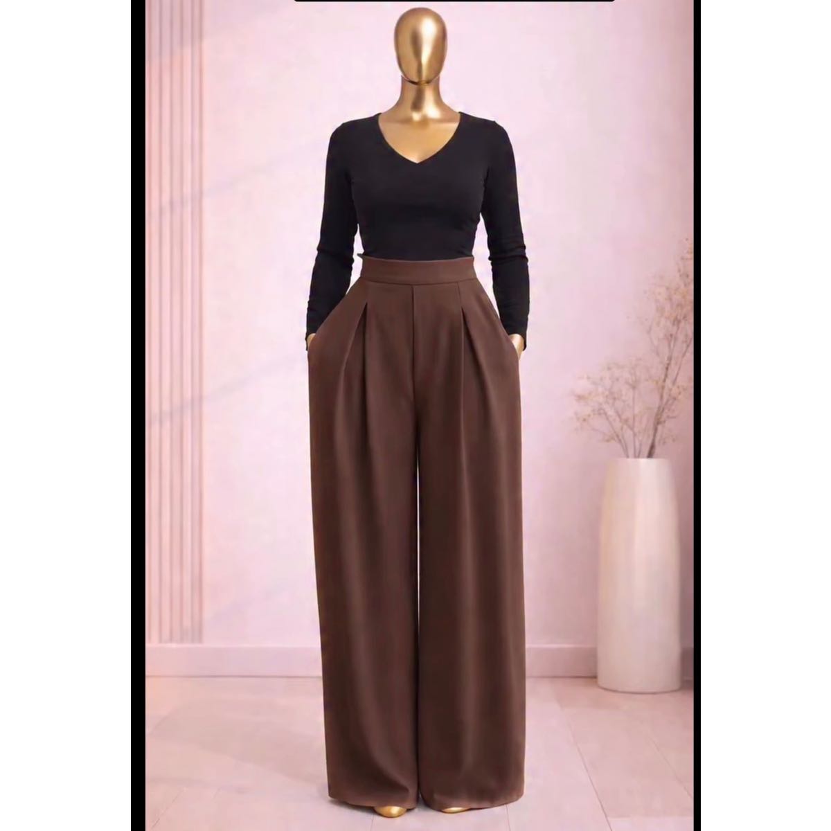 Tenue élégante femme : ensemble pantalon large et chemisier chic, toutes couleurs