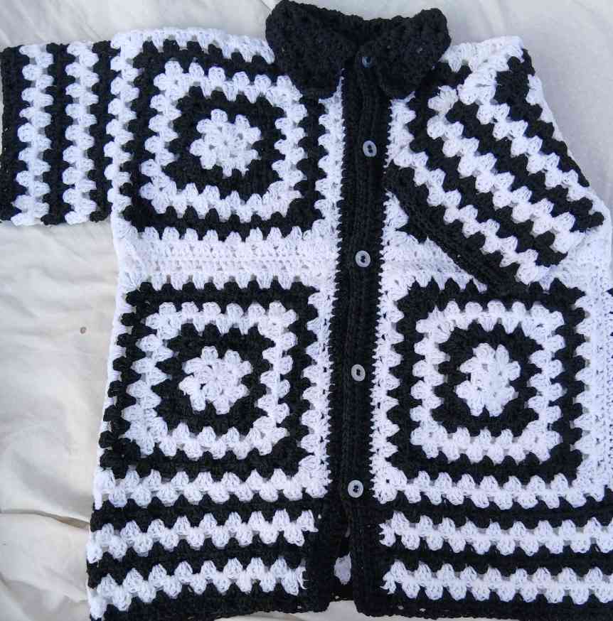 Ensemble crocheté unisexe noir et blanc – Pantalon cargo et chemise faits main