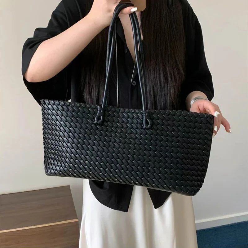 Sac à main cuir noir tressé femme élégant, grand sac épaule chic