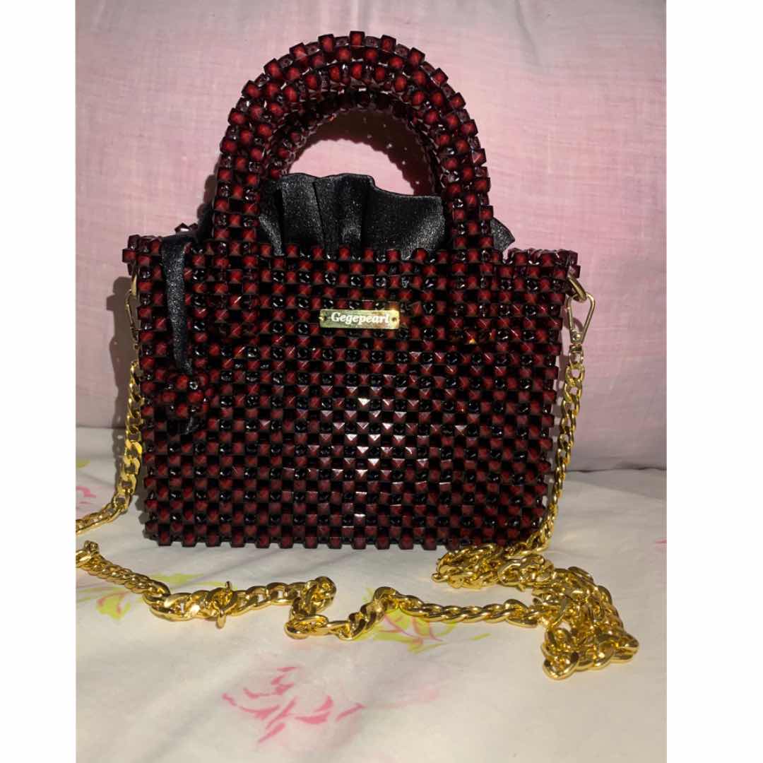 Sac à main bordeaux en perle femme avec bandoulière