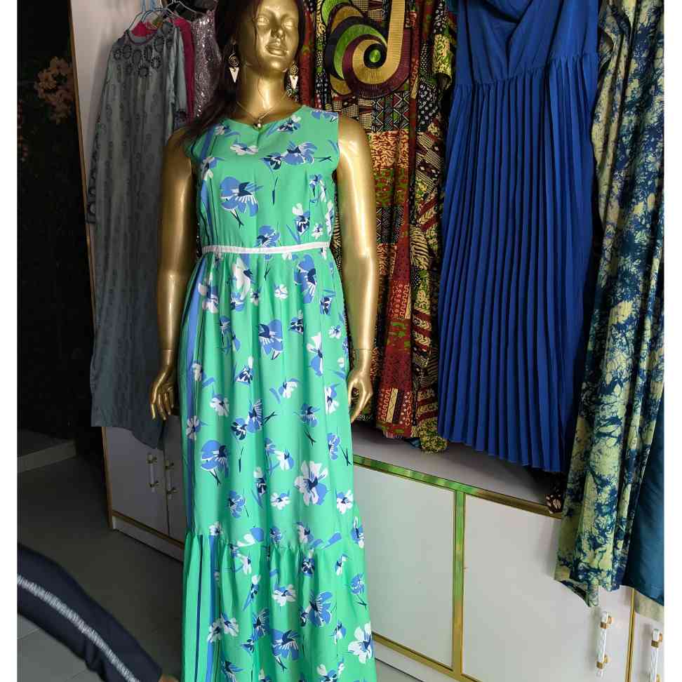 Robe fleurie verte longue ceinturée, élégante et fluide été grande taille