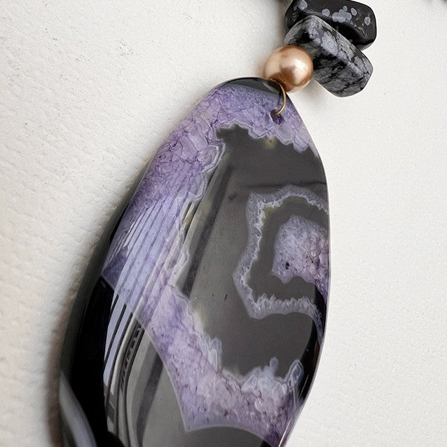 Ensemble collier et boucles d'oreilles en pierres naturelle