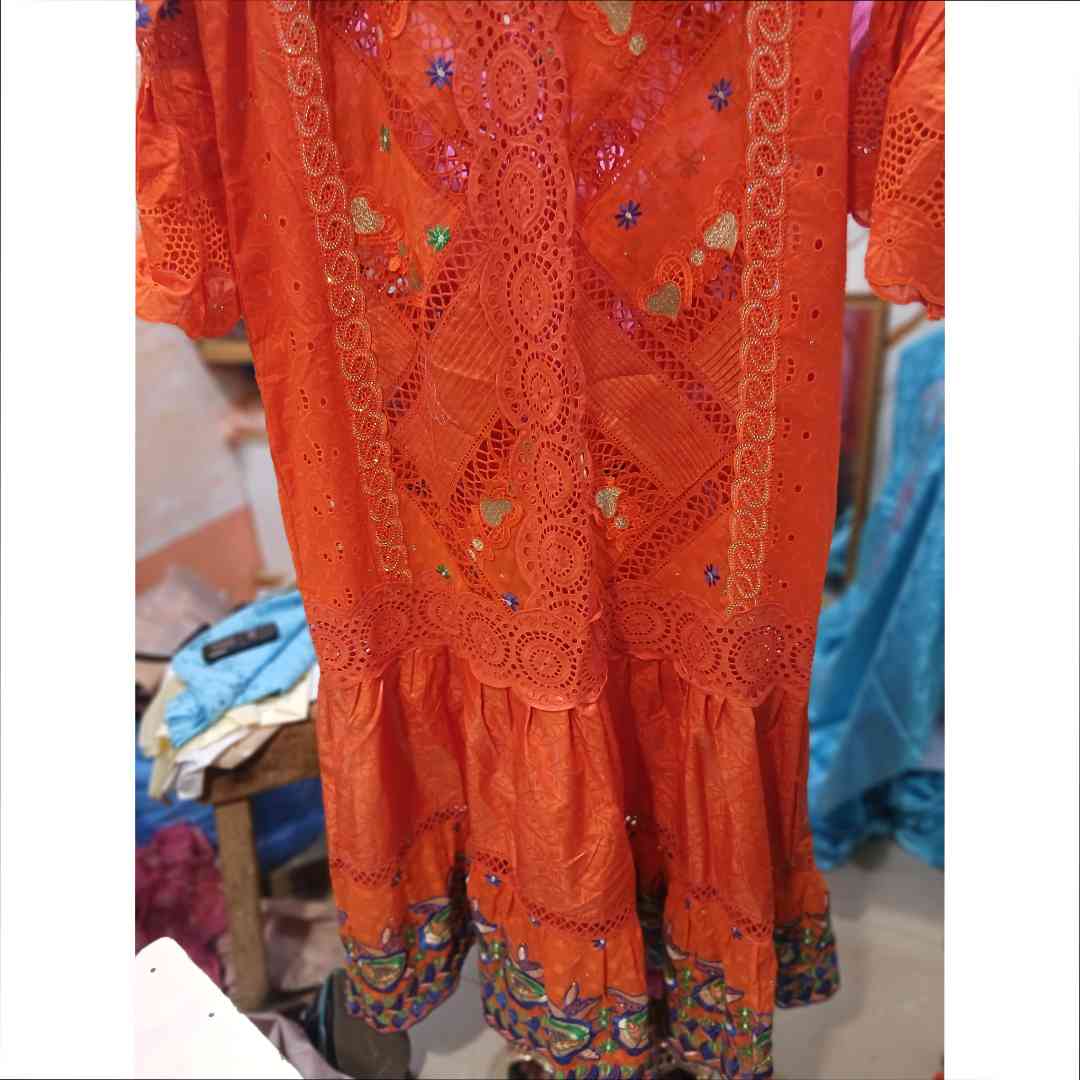 Robe bazin orange dentelle bleue