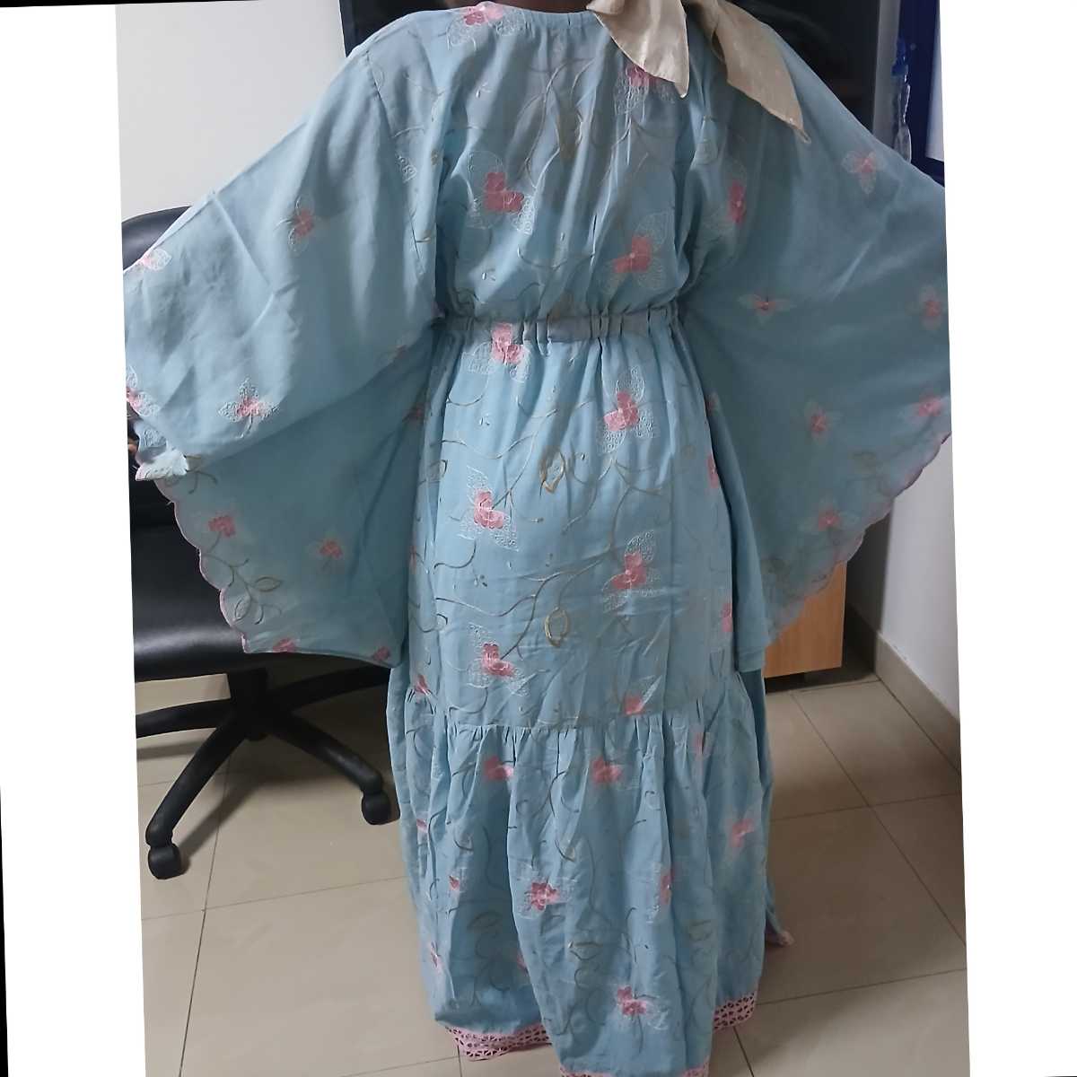 Robe femme coton brodé longue bohème chic, élégante et colorée