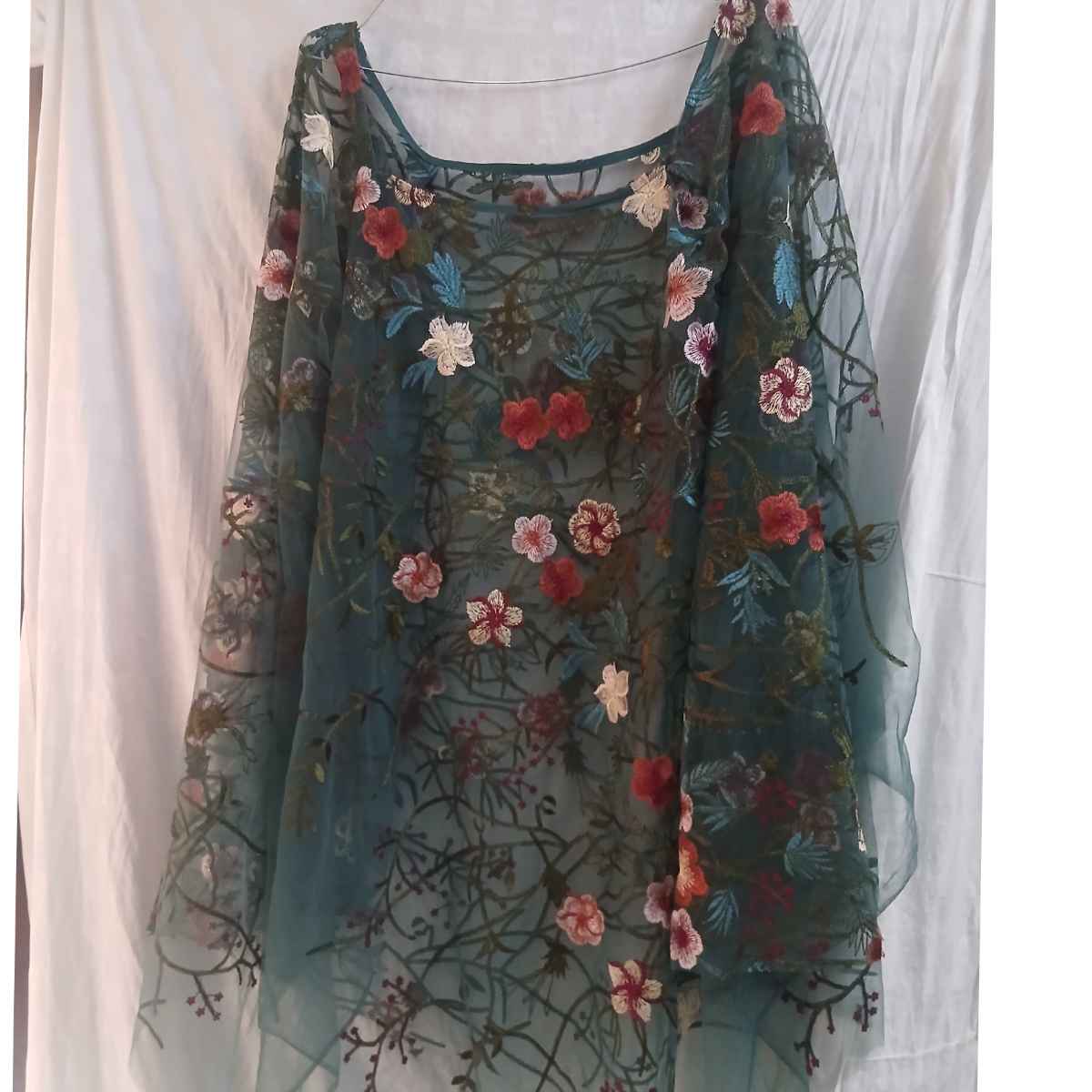Robe en soie femme avec haut dentelle, ensemble chic cérémonie élégante