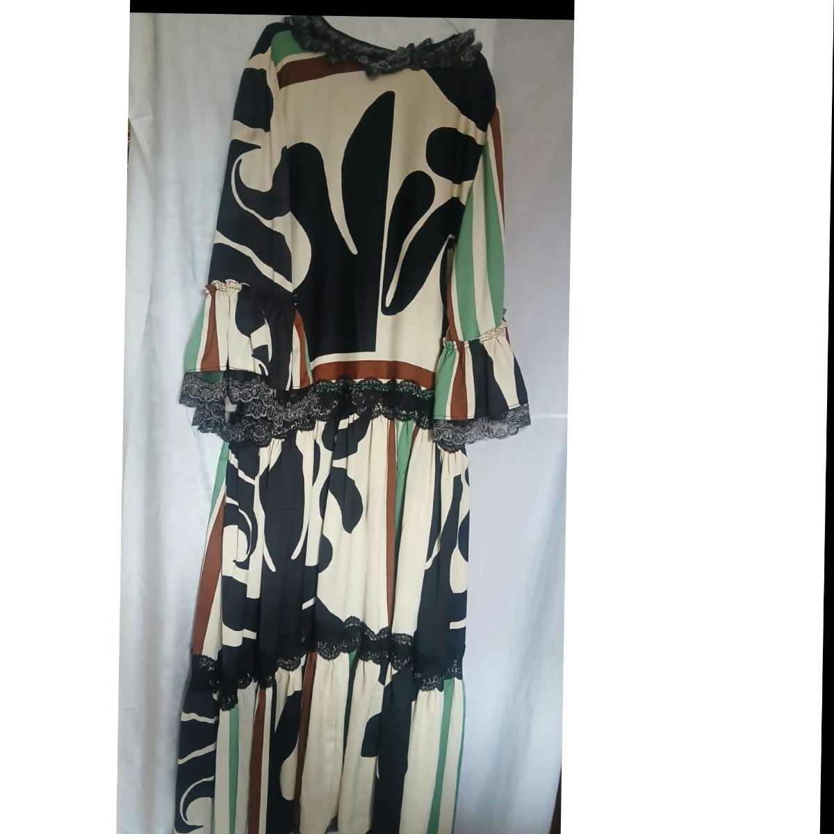 Robe en soie avec dentelle