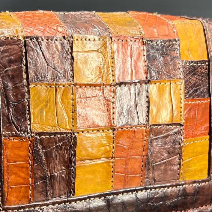 Sac à main cuir patchwork élégant, bandoulière chaîne dorée, style chic