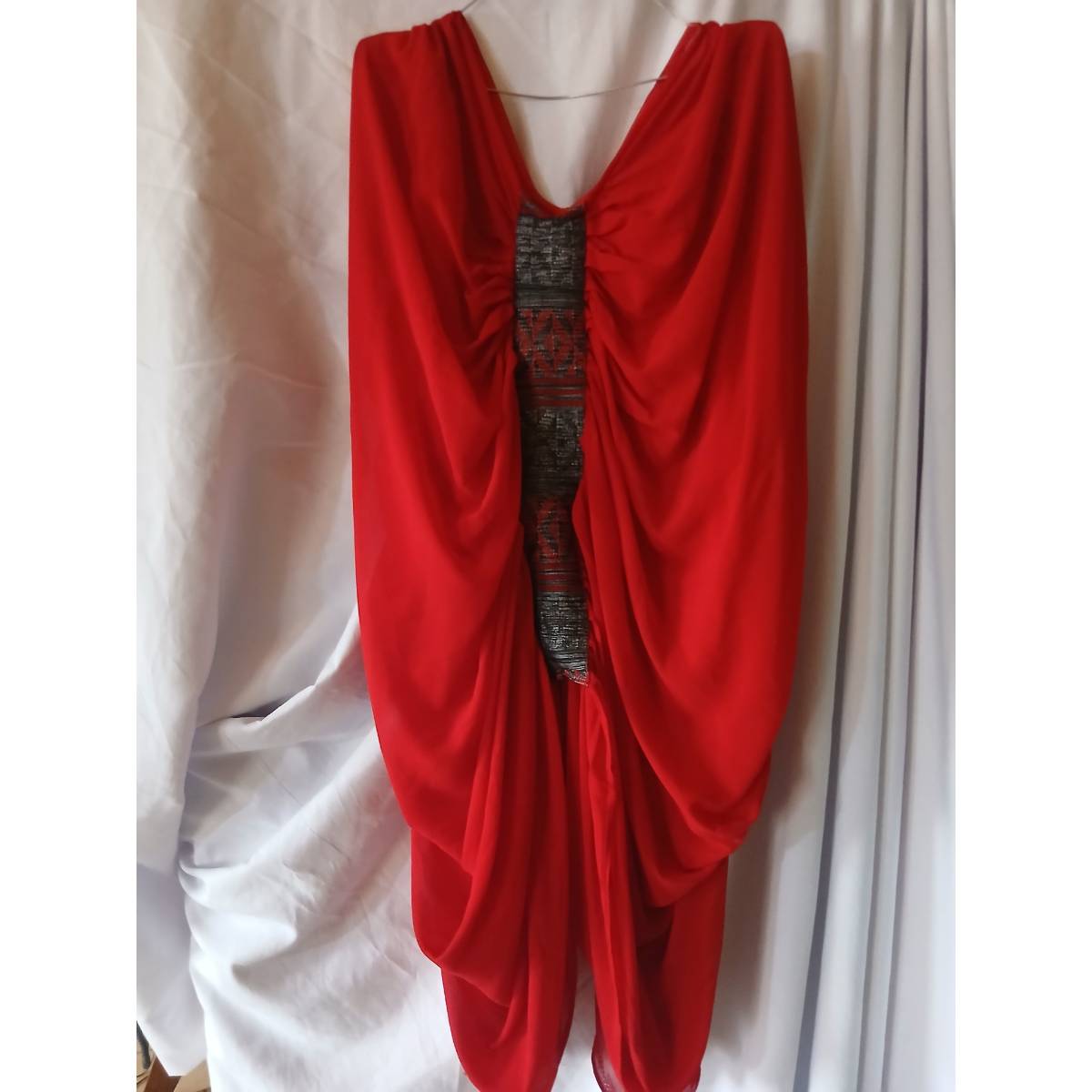 Ensemble femme crepe rouge et pagne tissé élégant, tenue cérémonie chic