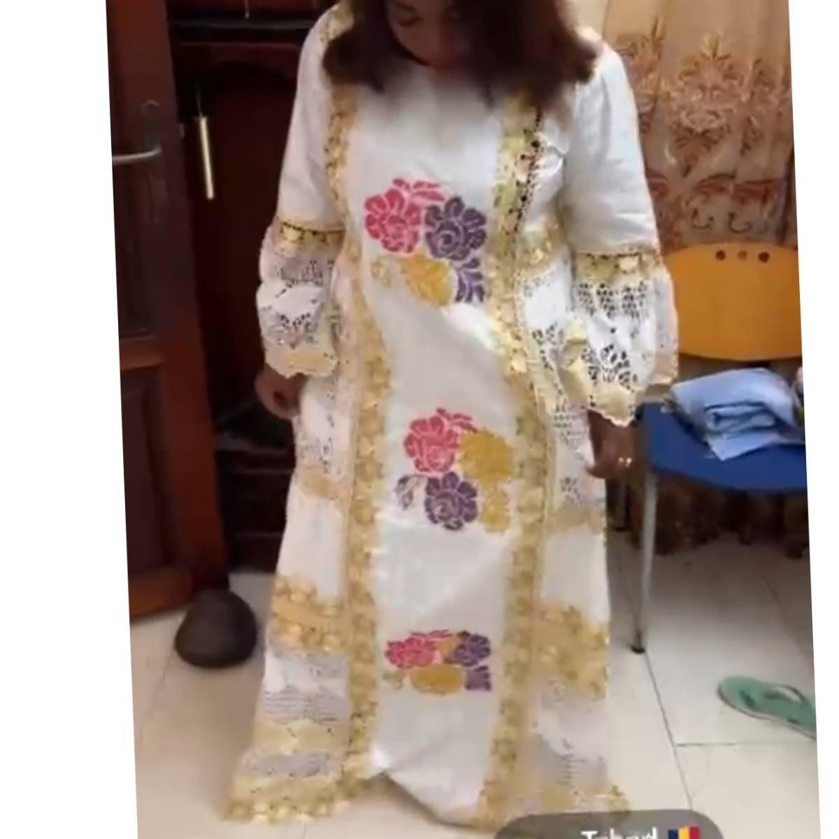 Robe geztner avec broderies, brode et garnitures