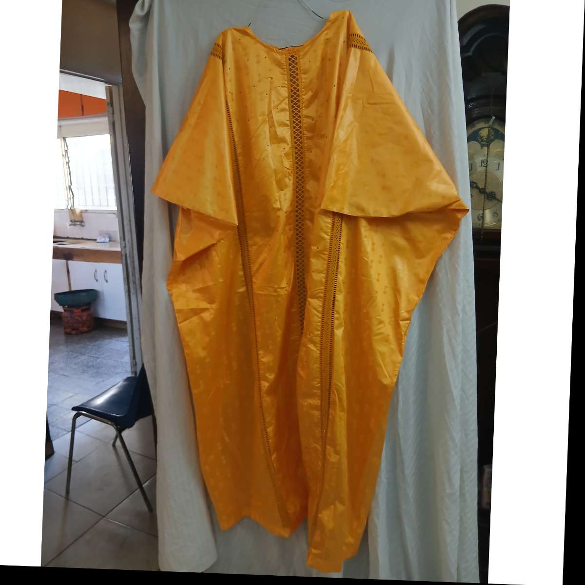 Boubou femme jaune Geztner brodé, tunique africaine élégante cérémonie