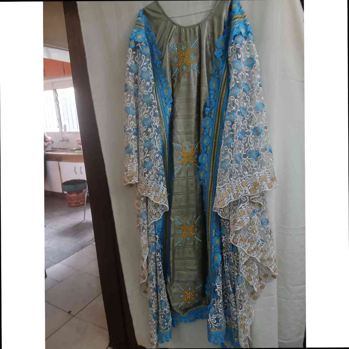 Boubou geztner dentelle bleu, robe africaine élégante femme cérémonie