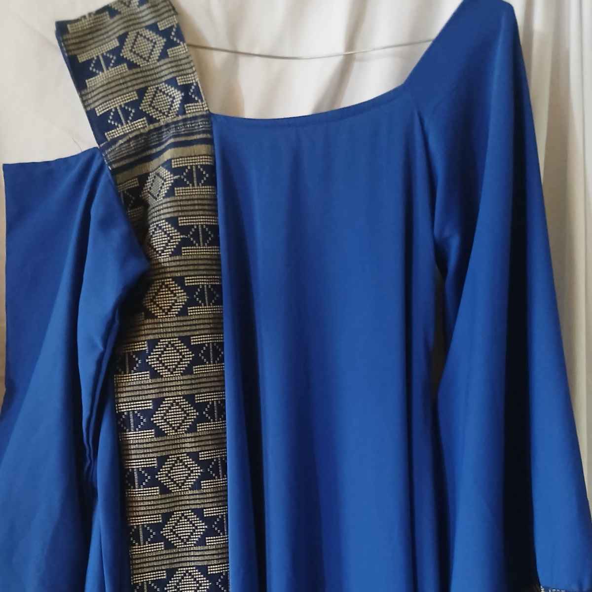 Robe en soie bleue femme Guerlain élégante, longue et chic cérémonie