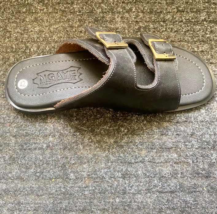 Sandales en cuir confortable garçon, robustes et ajustables noir ou marron