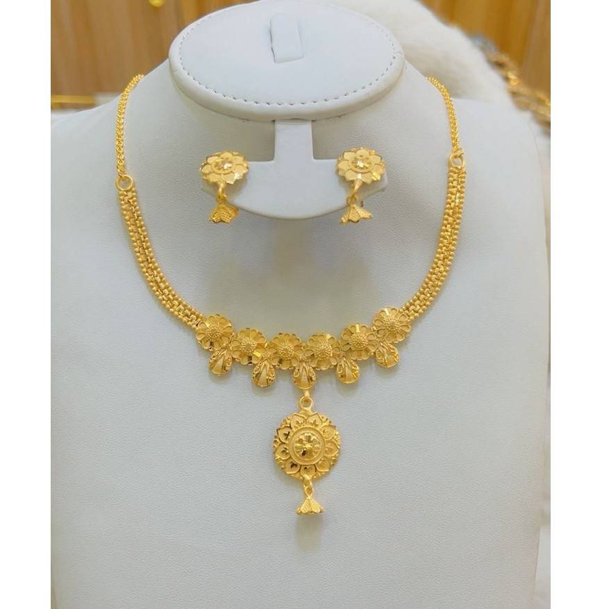 Bijoux en or indien – Collier traditionnel et boucles d’oreilles élégants