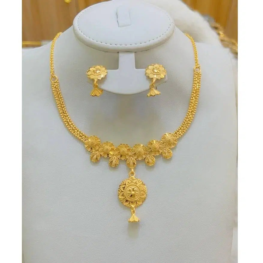 Bijoux en or indien – Collier traditionnel et boucles d’oreilles élégants