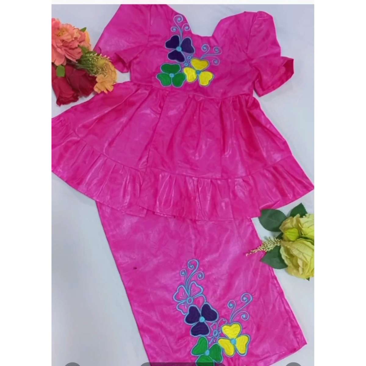 Ensemble cérémonie fille 6 ans jupe et haut bazin riche rose fuchsia élégant