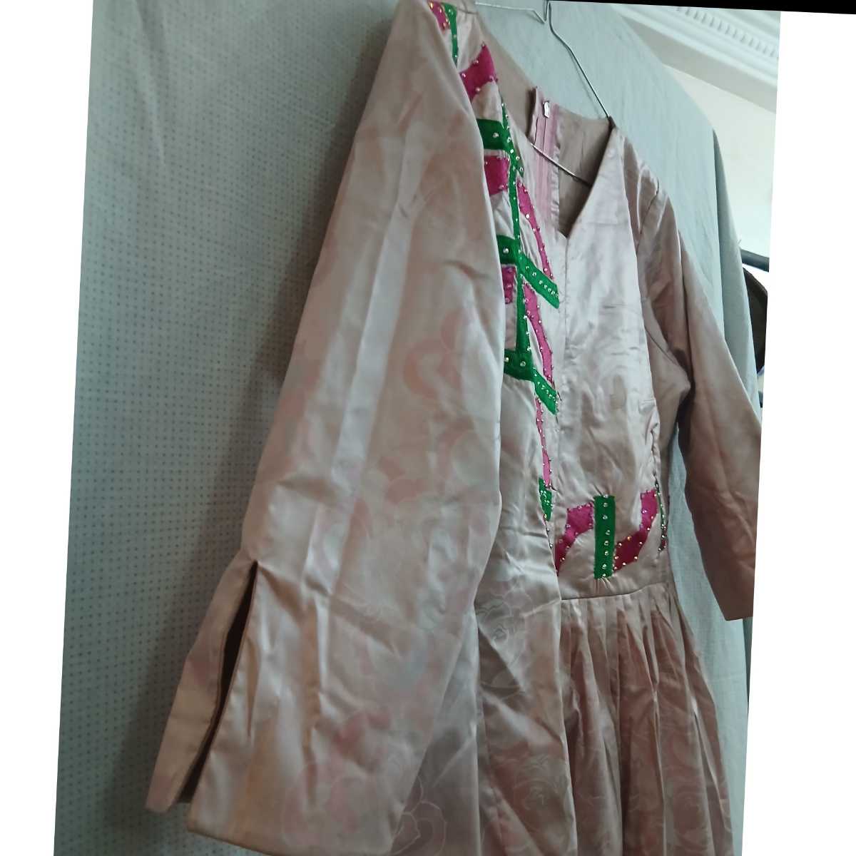 Robe Geztner rose broderies, longue satinée, élégante cérémonie femme