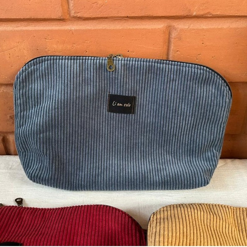 Trousse beauté bleue en tissu élégante pour un look parfait