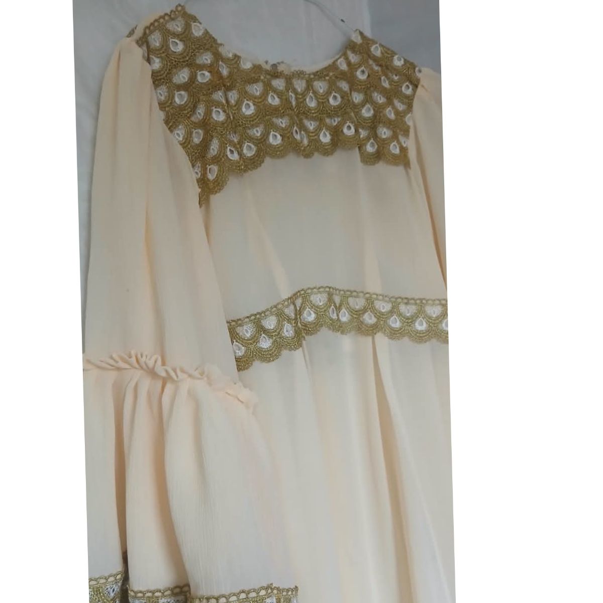 Robe femme en chiffon avec garnitures