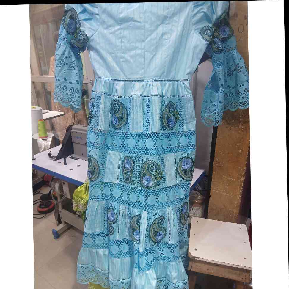 Robe bazin brodée bleue longue chic femme, élégante cérémonie et soirée