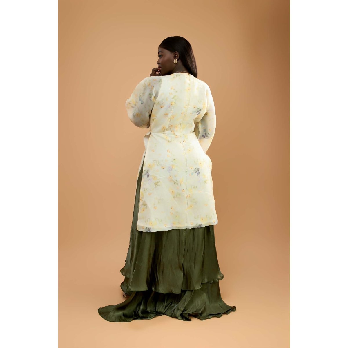 Robe mariage modern jaune poussin et vert olive élégante longue