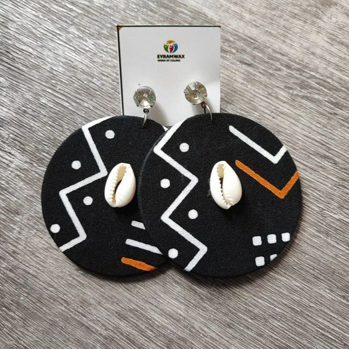 Boucles d’oreilles africaines bogolan noir cauris – Bijoux ethniques femme