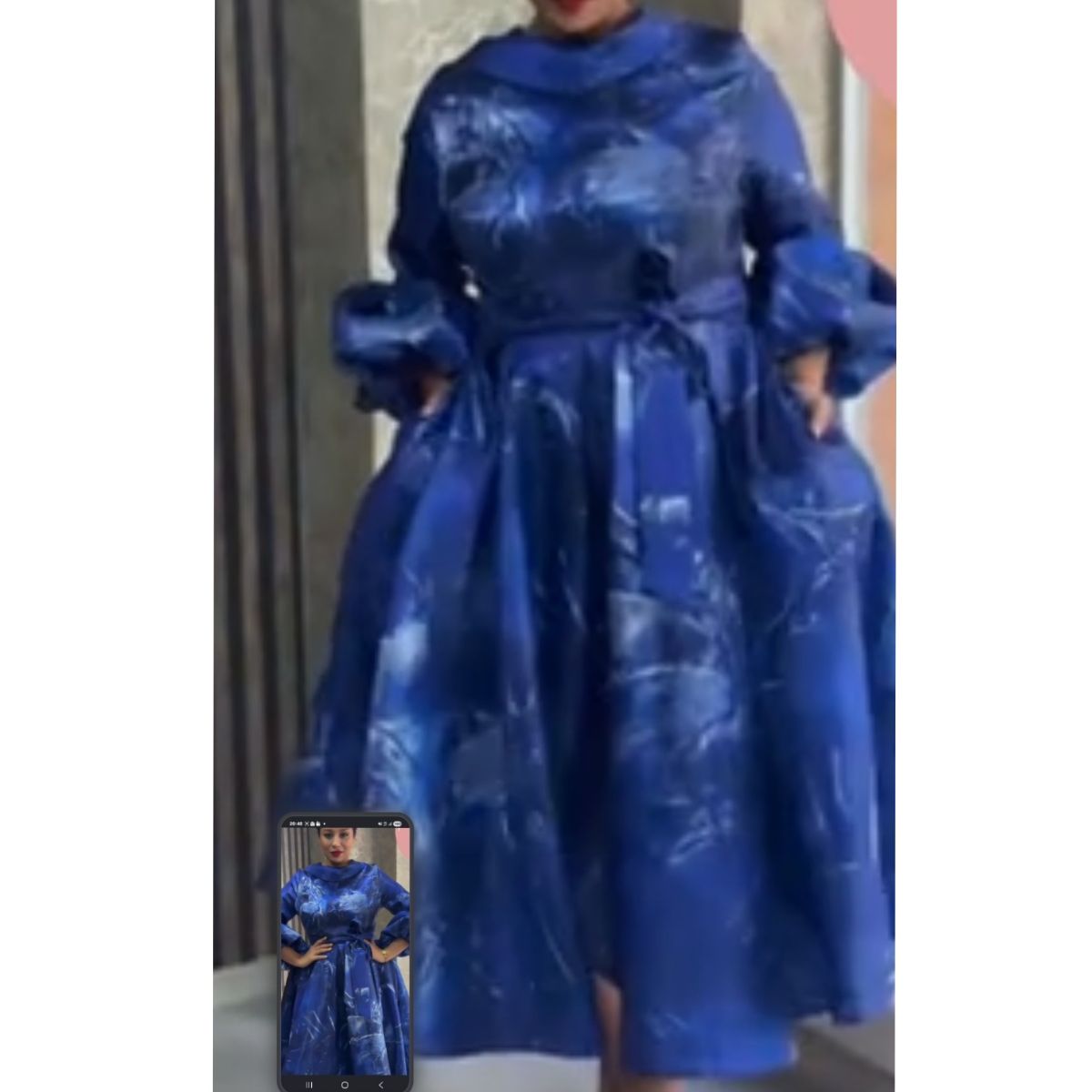 Robe en brocart bleue élégante