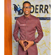 Costume africain homme bordeaux élégant motif ethnique, style moderne chic