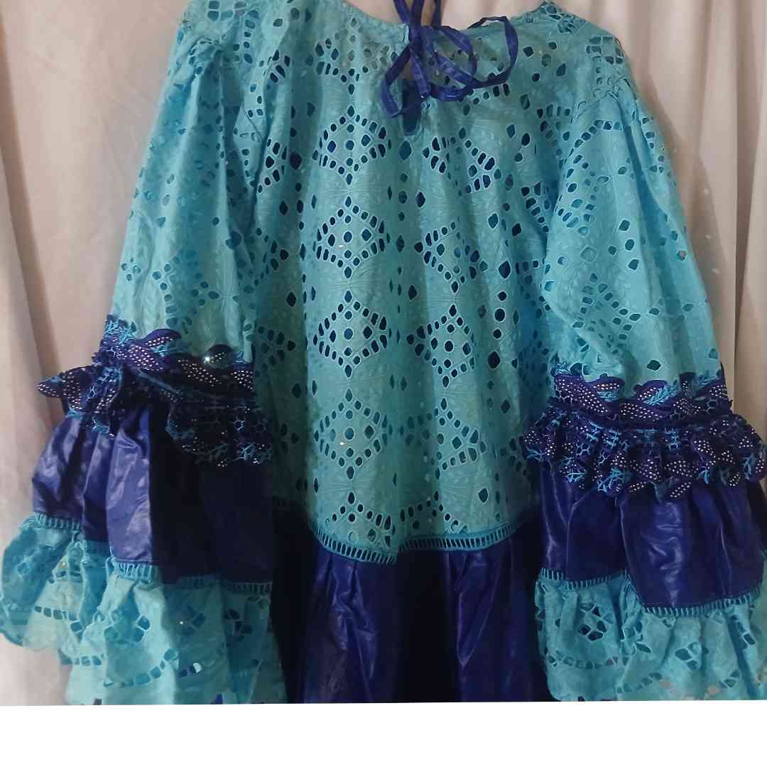 Robe bazin bleu brodée élégante robe africaine de cérémonie femme