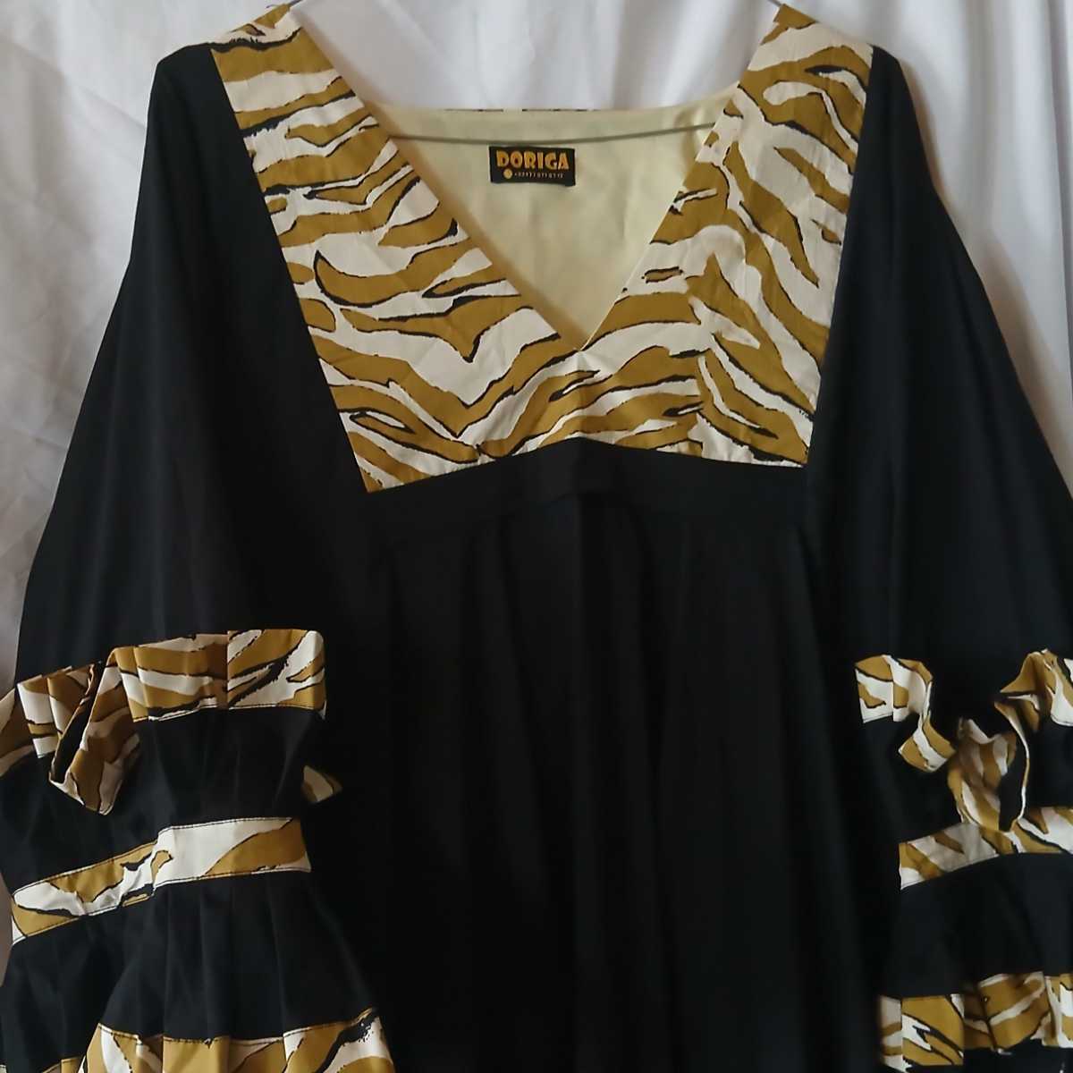 Robe lin noire femme chic avec wax beige doré, élégante soirée ou bureau
