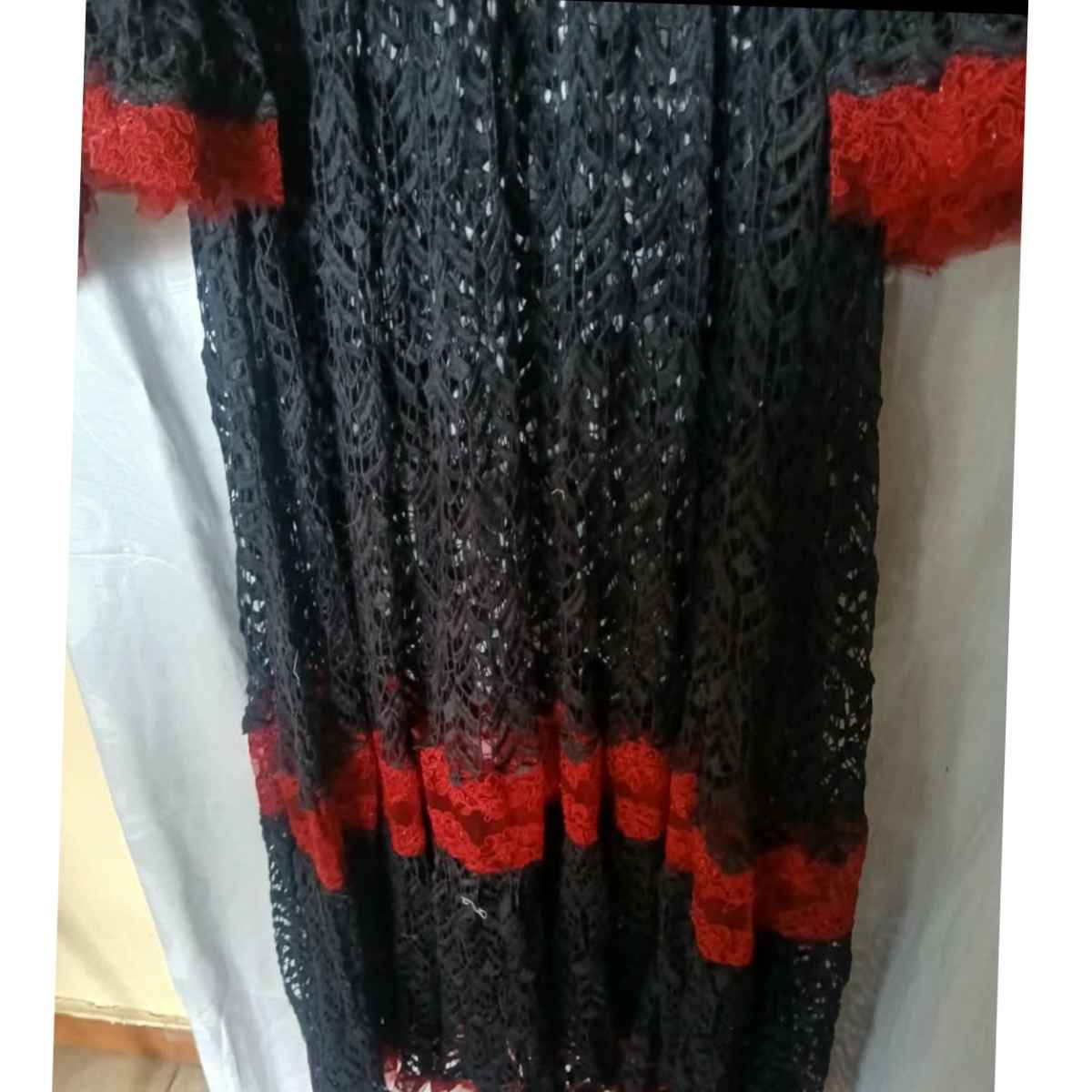 Robe femme dentelle noire rouge longue élégante soirée chic bohème