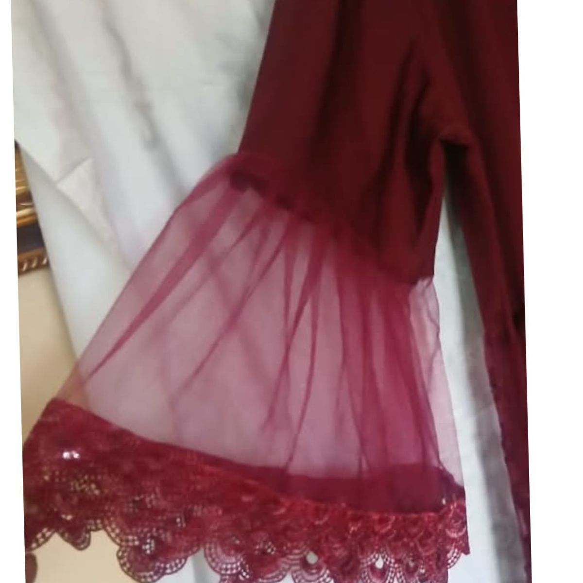 Robe femme en lycra et dentelle avec garnitures