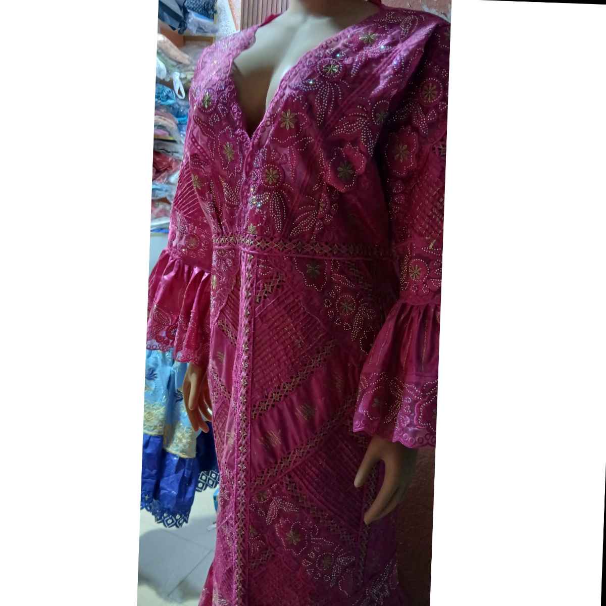 Robe rose longue brodée, élégante soirée et mariage femme