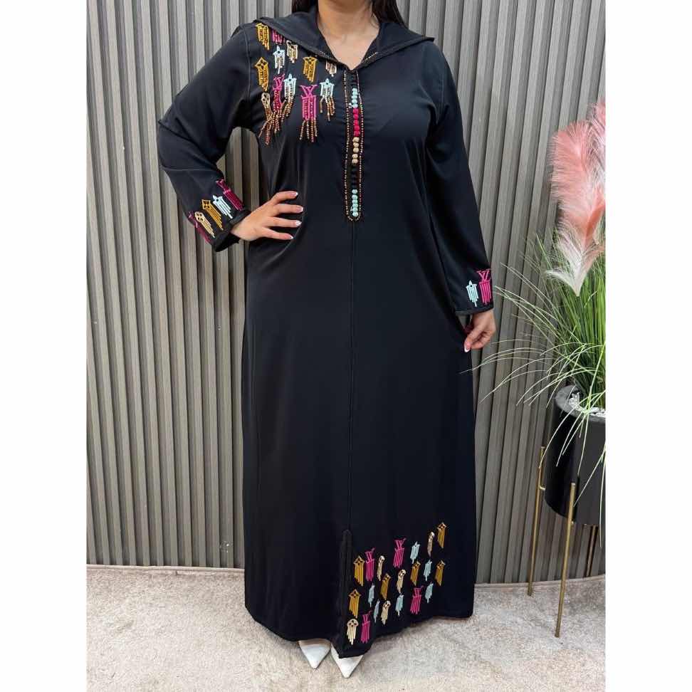 Abaya marocaine femme brodée, robe longue fluide et élégante multicolore