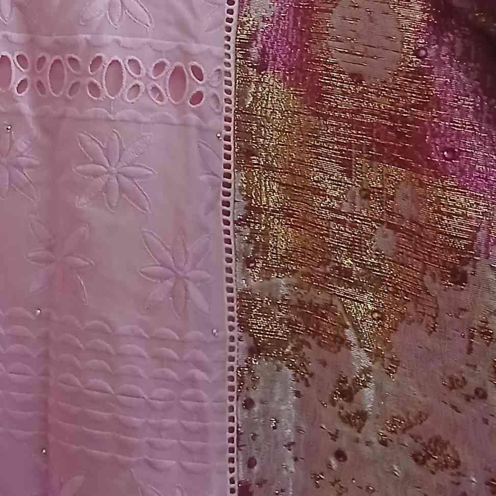 Robe femme rose brodée en brocart, élégante et bohème chic, été