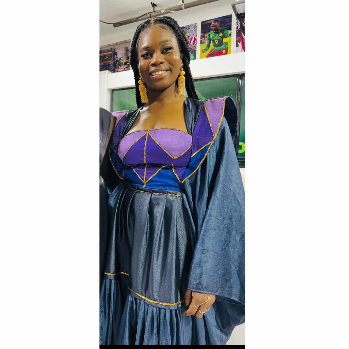 Robe brodée femme bleue élégante
