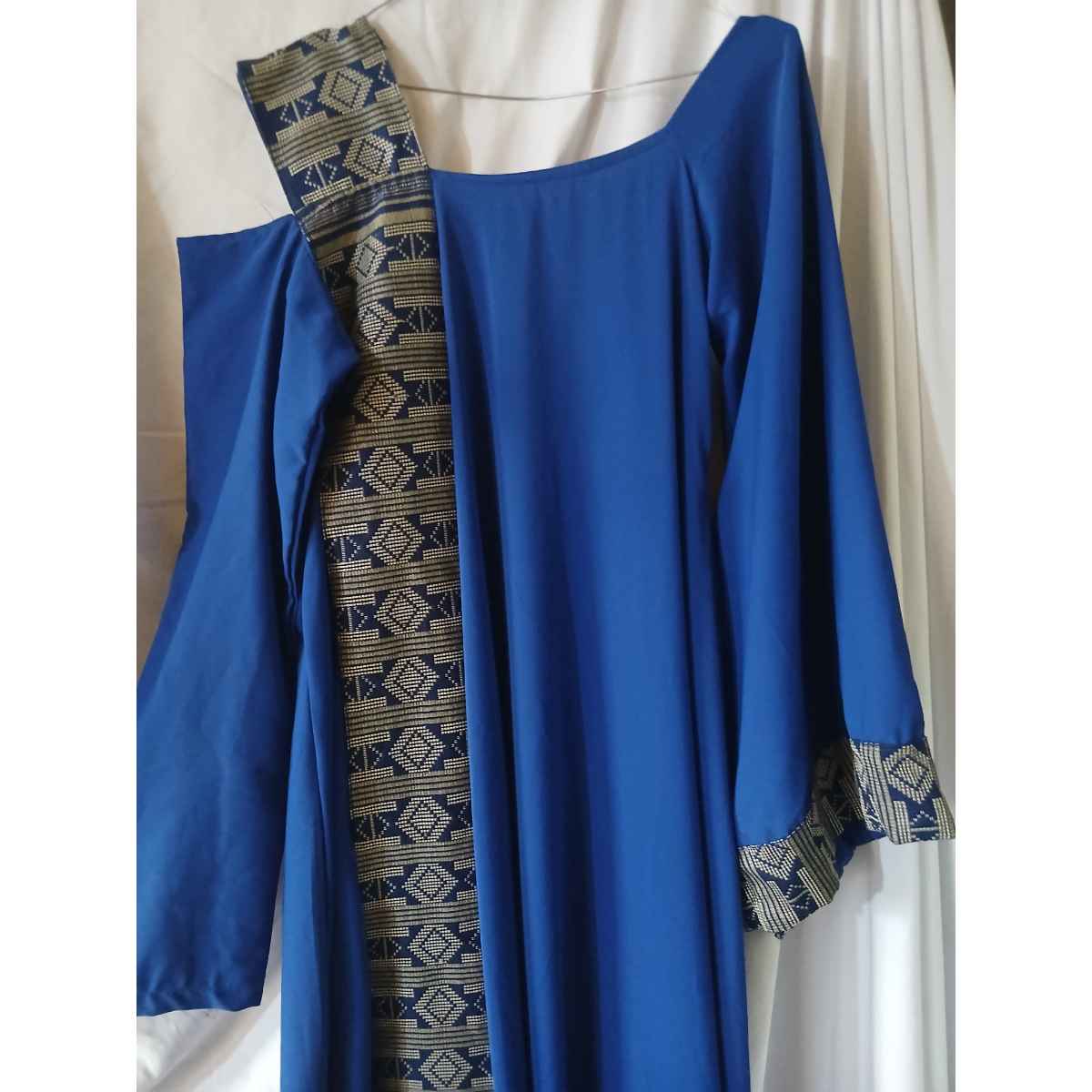 Robe en soie bleue femme Guerlain élégante, longue et chic cérémonie