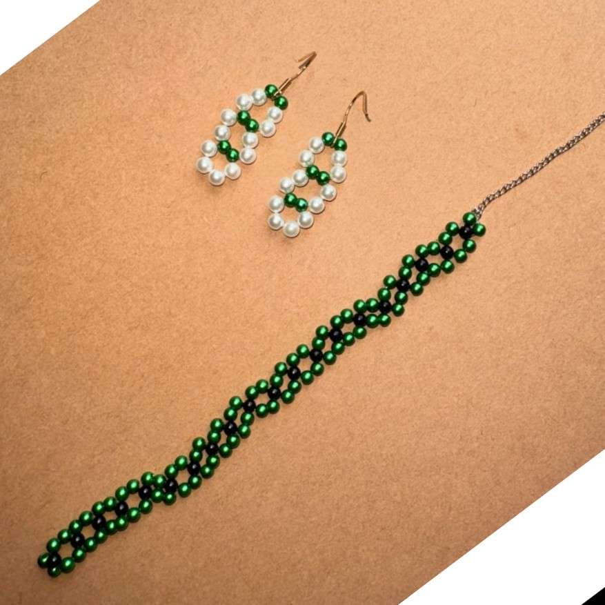 Parure Émeraude Enchantement - Collier et Boucles d'Oreilles Artisanal Perlées Élégantes