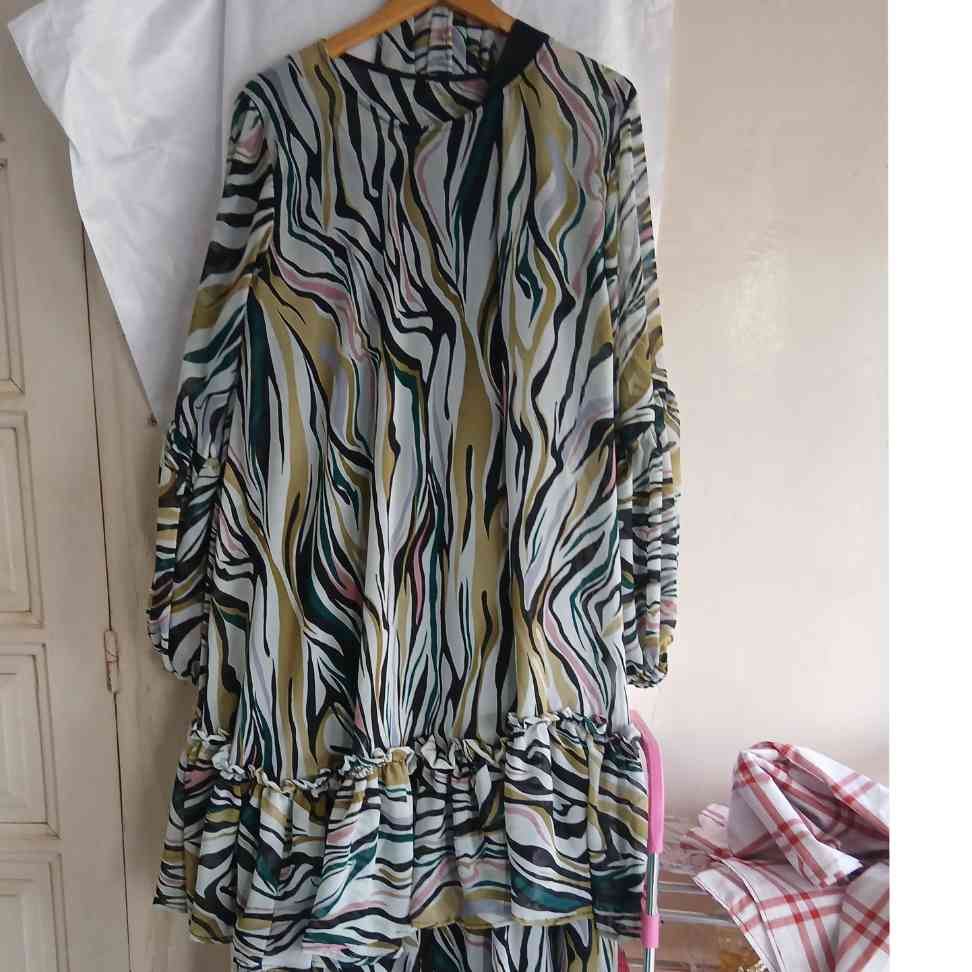 Robe femme blanche verte fleurette bohème chic été élégante manches longues