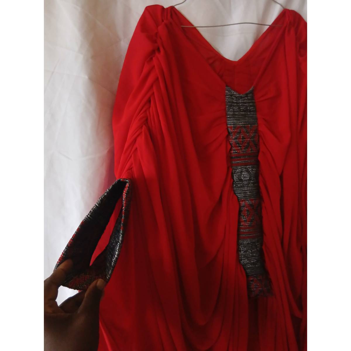 Ensemble femme crepe rouge et pagne tissé élégant, tenue cérémonie chic