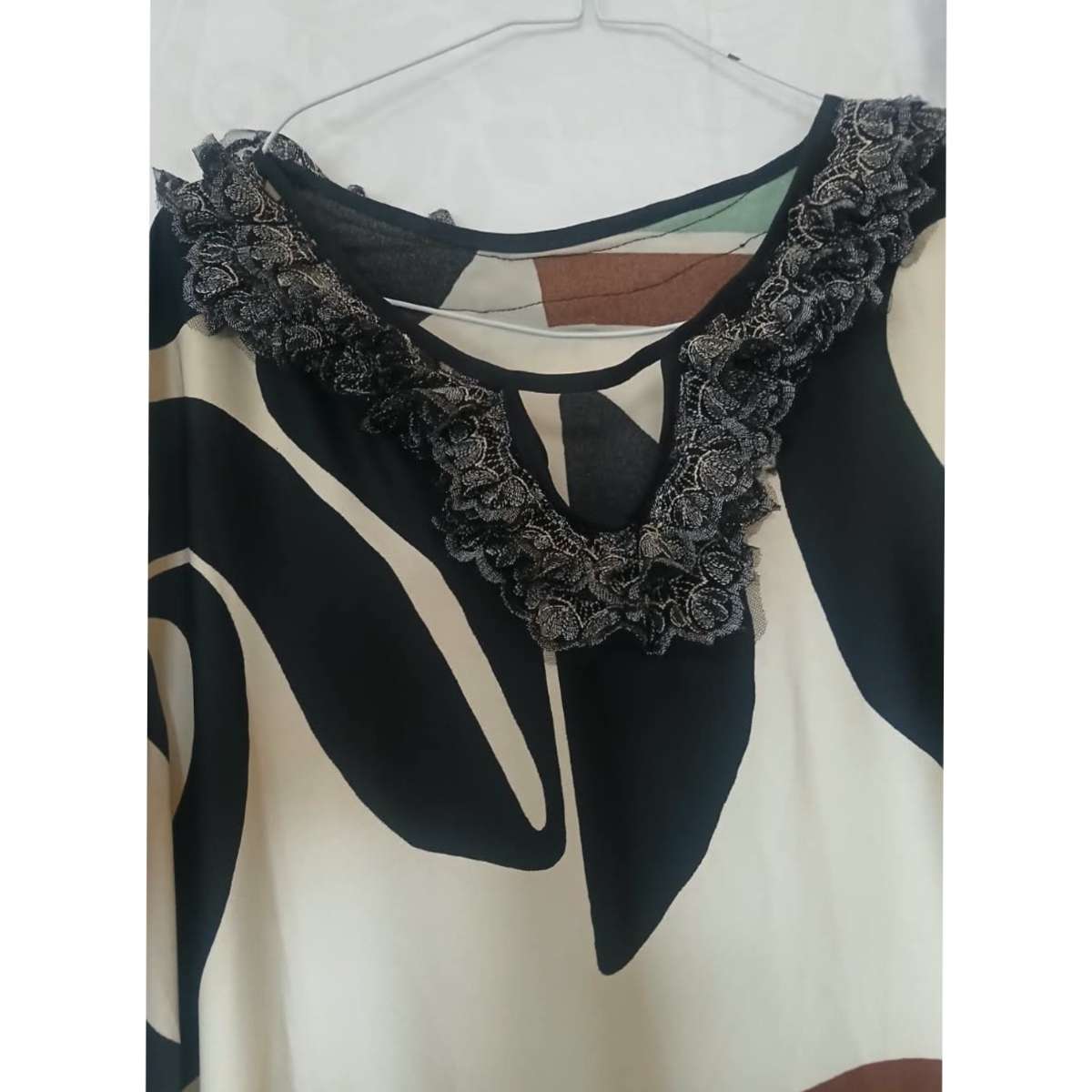 Robe en soie avec dentelle