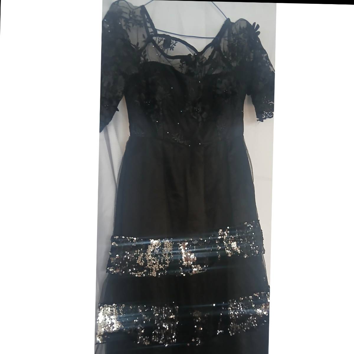 Robe soirée noire sequins longue tulle élégante, chic et brillante femme