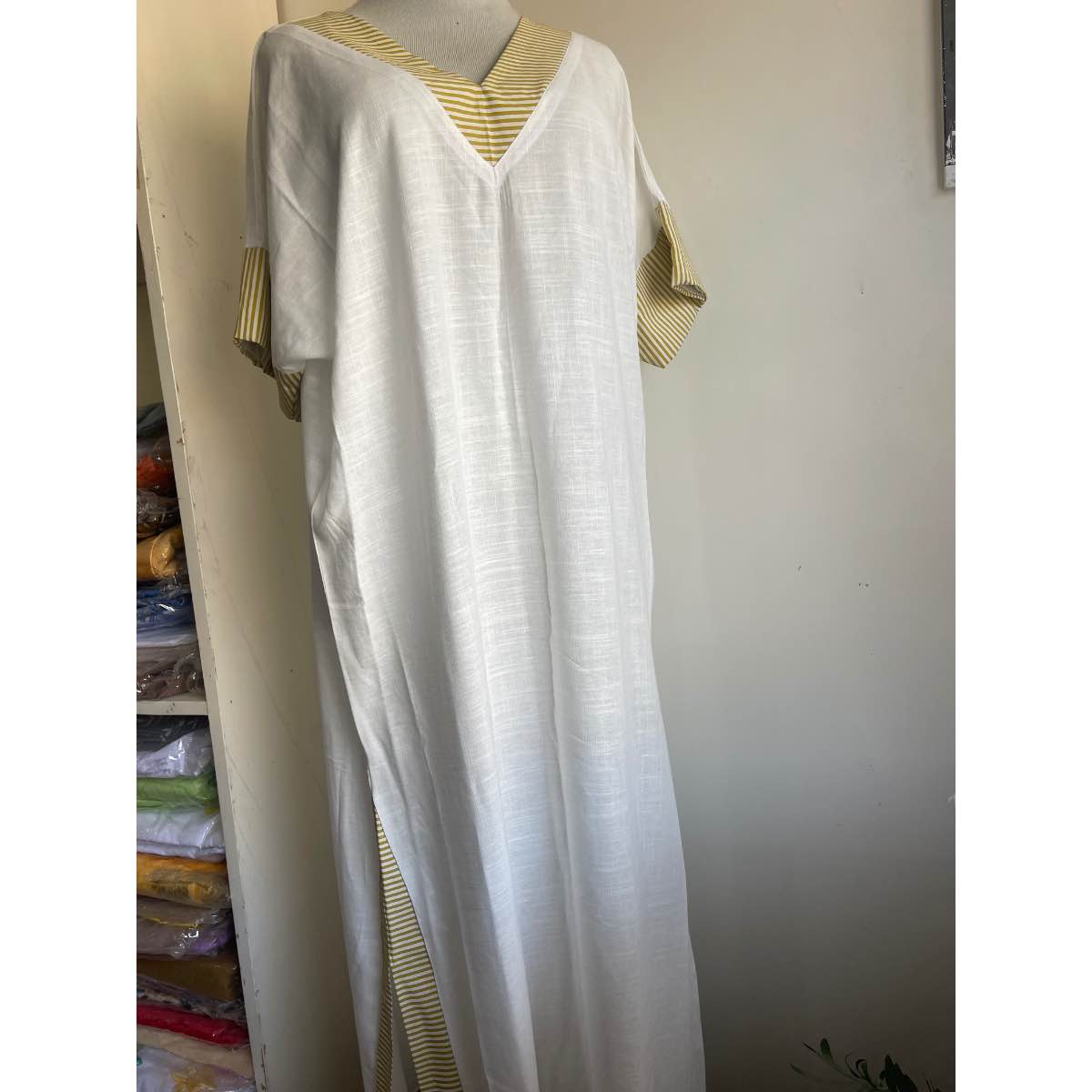 Tunique femme blanche élégante col V, ample coton lin, manches mi-longues