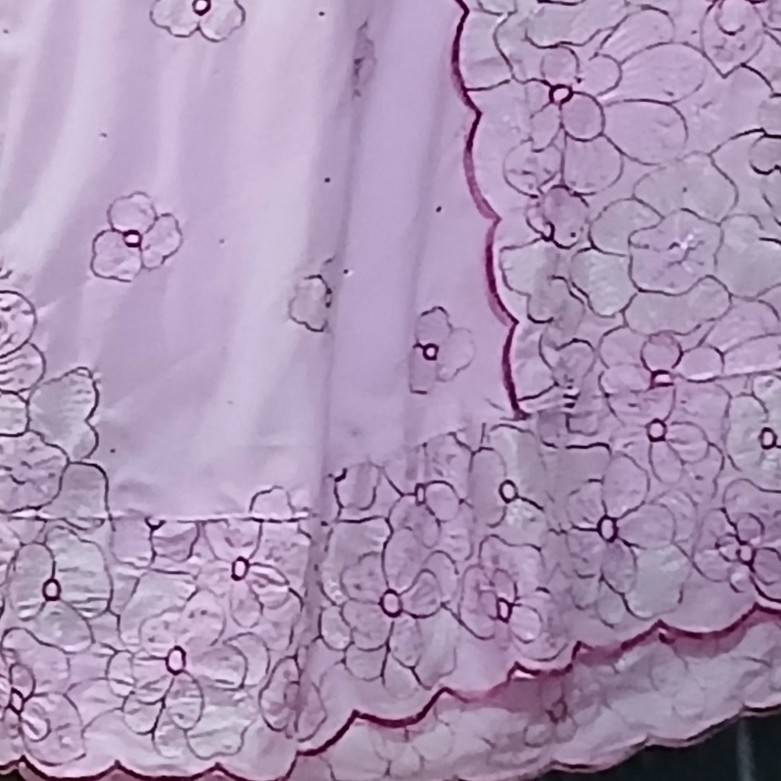 Robe brodée rose clair élégante, dentelle chic femme, soirée ou cérémonie